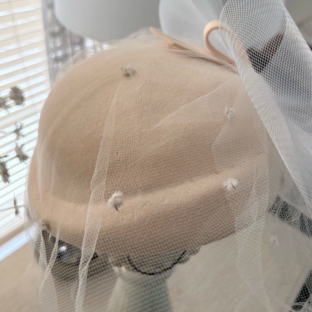 VTG Betmar Ivory Wool Fascinator Mesh Veil Hat - Picture 6 of 14